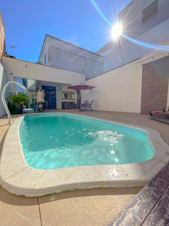 Linda casa no Bairro Santa Regina - Camboriú.