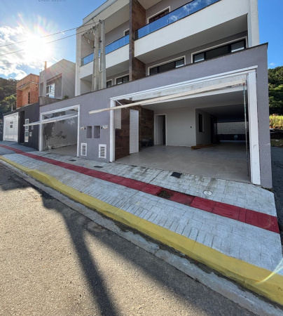 SOBRADO TRIPLEX DE ALTO PADRÃO MUITO BEM LOCALIZADO NO TERRAS ALTAS EM CAMBORIÚ