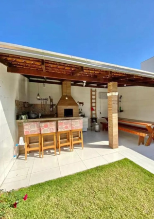 SOBRADO SEMI MOBILIADO NO CENTRO DE CAMBORIÚ