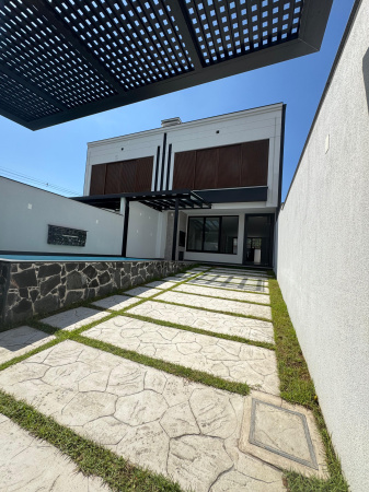  BELÍSSIMO SOBRADO COM PISCINA NO LOTEAMENTO TERRAS ALTAS EM CAMBORIÚ 