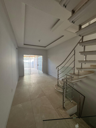 AMPLO SOBRADO COM 04 DORMITÓRIOS NO BAIRRO AREIAS EM CAMBORIÚ 