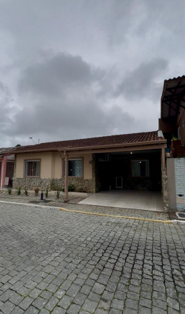 CASA TÉRREA EM CONDOMÍNIO FECHADO NO CENTRO DE CAMBORIÚ 