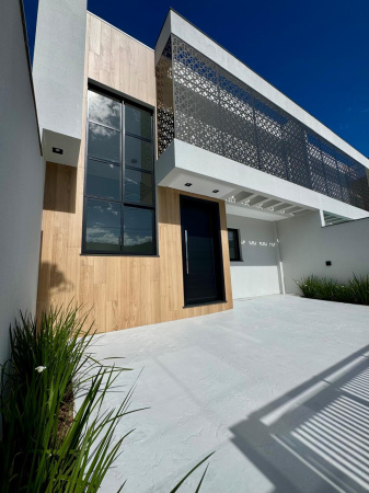 AMPLO SOBRADO DE ALTO PADRÃO COM EXCELENTE LOCALIZAÇÃO EM CAMBORIÚ