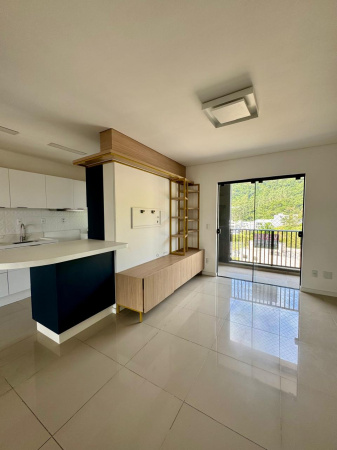 COBERTURA SEMI MOBILIADA COM AMPLO TERRAÇO E JACUZZI NO TERRAS ALTAS EM CAMBORIÚ