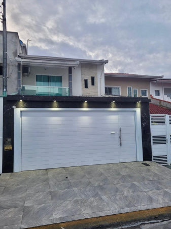 LINDO SOBRADO SEMI MOBILIADO PRÓXIMO AO KOMPRÃO DO BAIRRO AREIAS EM CAMBORIÚ