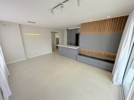 APARTAMENTO SEMI MOBILIADO COM EXCELENTE LOCALIZAÇÃO EM CAMBORIÚ