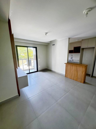 LINDO APARTAMENTO SEMI MOBILIADO COM ÓTIMA LOCALIZAÇÃO NO BAIRRO SÃO FRANCISCO DE ASSIS EM CAMBORIÚ
