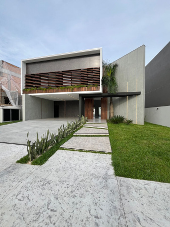 LINDA CASA DE ALTO PADRÃO EM CONDOMÍNIO FECHADO DE CAMBORIÚ