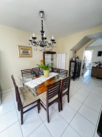 Casa no Santa Regina - 130m² - 2 Demi-Suítes - Espaço Gourmet - 2 Vagas - Livre de Enchente