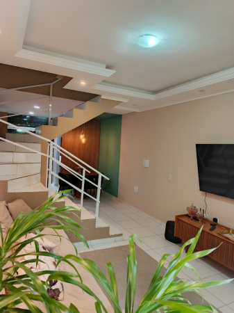 SOBRADO SEMI MOBILIADO COM ESPAÇO GOURMET NO BAIRRO SANTA REGINA EM CAMBORIÚ.
