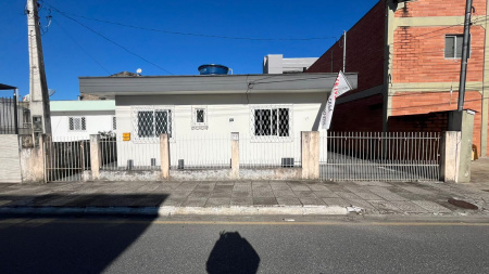 Casa disponível para venda no bairro dos Município em Balneário Camboriú