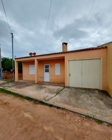 Casa bem localizada