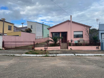 Casa bem localizada