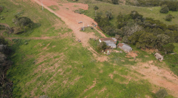 Campo de 119 hectares (valor por hectare) para pecuária, com 40 hectares de pastagem