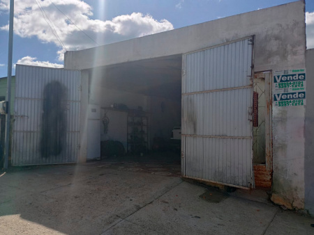 Casa + garagem grande