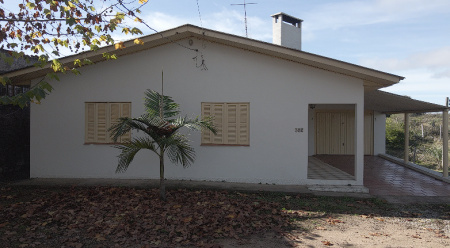 Casa com 0,30 hectares dentro do perímetro urbano