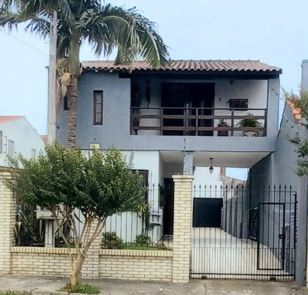 Duplex Versátil em Localização Privilegiada!