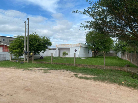  Seu Novo Lar Está Aqui! Casa Aconchegante com Espaço Generoso ao Ar Livre