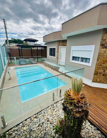 CASA À VENDA - CAMBORIÚ
