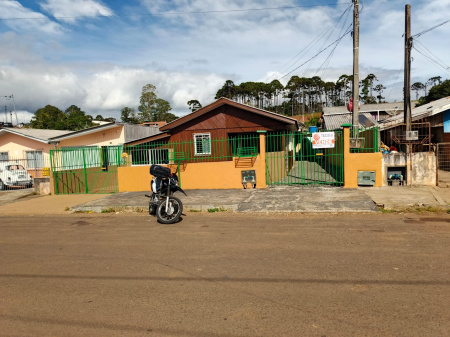 TERRENO COM DUAS CASAS DE MADEIRA A VENDA
