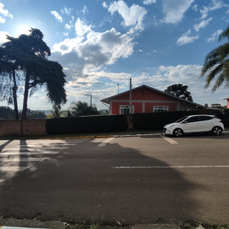 TERRENO URBANO DE ESQUINA COM CASA MISTA