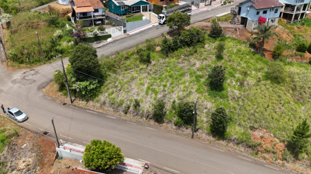 Ótimo terreno de esquina no loteamento Colinas