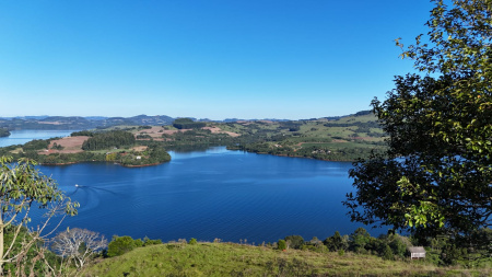 Área Beira Lago em ITA