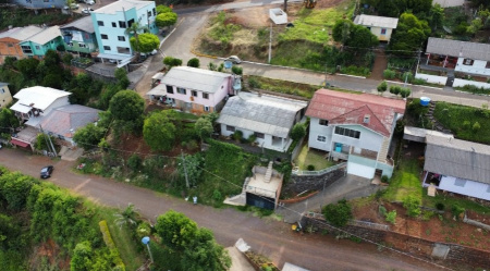 Casa mista em ótimo estado.