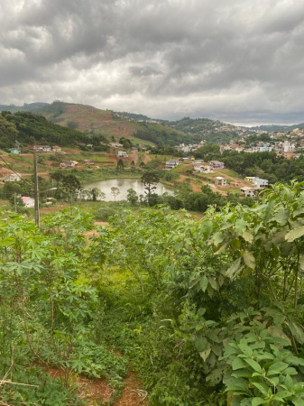 Amplo terreno à venda