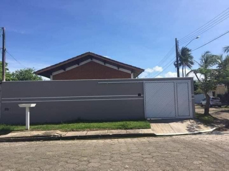 Casa para temporada em Peruíbe apenas 550 metros da praia 