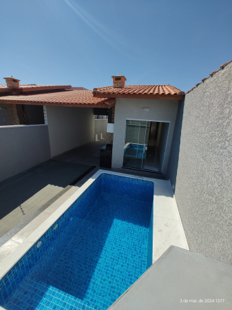 Casa com piscina a venda 