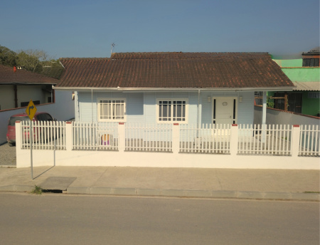 Casa na Praia com Piscina a 2 quadras da Praia - Localização Privilegiada