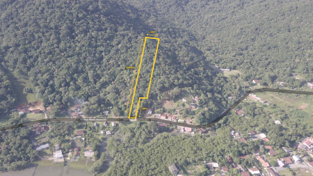 Chácara na Vila da Glória com Vista para o Mar (beira asfalto)