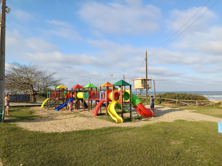 Casa em Itapoá com 2 quartos, próximo da praia - Itapoá - Santa Catarina