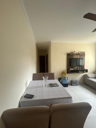 Apartamento no 4º Andar com 2 Dormitórios e Armários Planejados