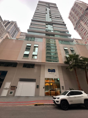 Lindo apartamento em região privilegiada Meia Praia