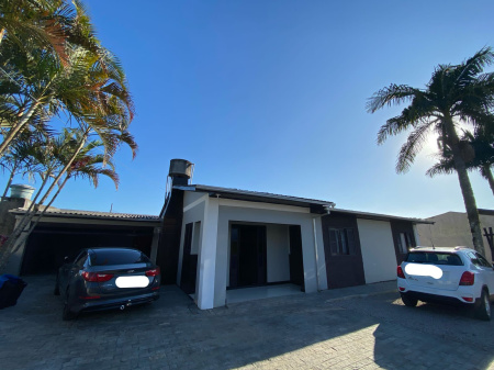 Linda Casa a venda na cidade de Ararangua(SC)