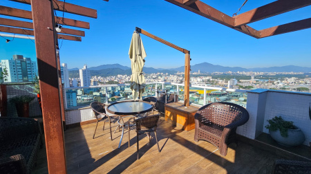 Cobertura Duplex alto padrão no centro de Balneário Camboriú(SC) para locação anual  
