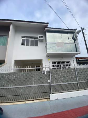 Casa para locação anual no centro de Balneário Camboriú(SC)