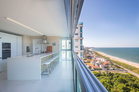 Apartamento pé na areia, top no Al Mare em Balneário Piçarras SC