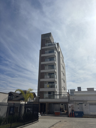 Apartamento a 450m do mar a venda em Piçarras SC