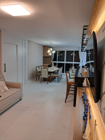 Apartamento pé na areia, top em Balneário Piçarras SC